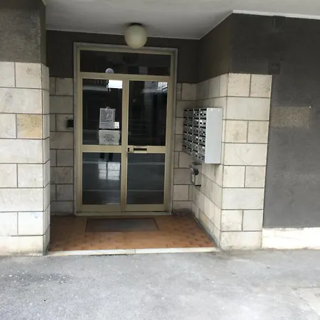 Micki 1 E * 벤티밀리아