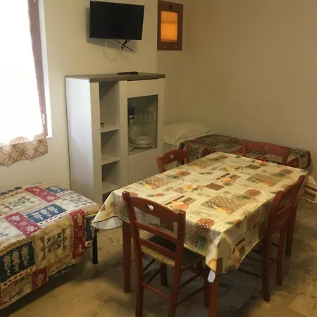 Micki 1 E Apartment *
