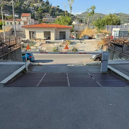 아파트 Micki 1 E *