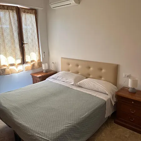 Micki 1 E Apartment