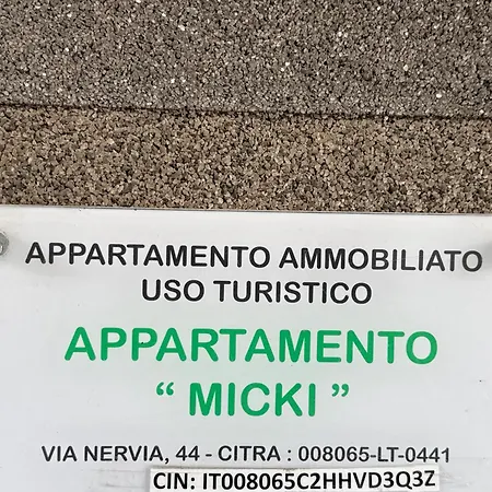 Micki 1 E